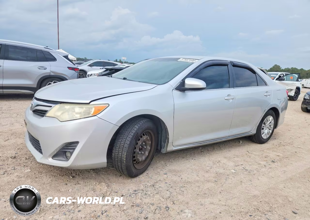 2012 Toyota Camry Le – zdjęcie 1 z 12