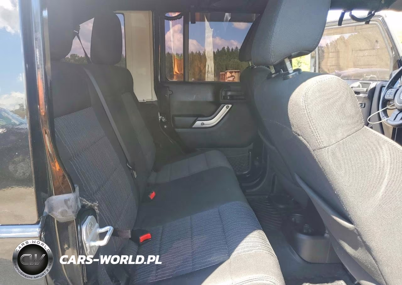 2012 Jeep Wrangler Unlimited Sahara VIN:1C4BJWEG1CL190165 - 10