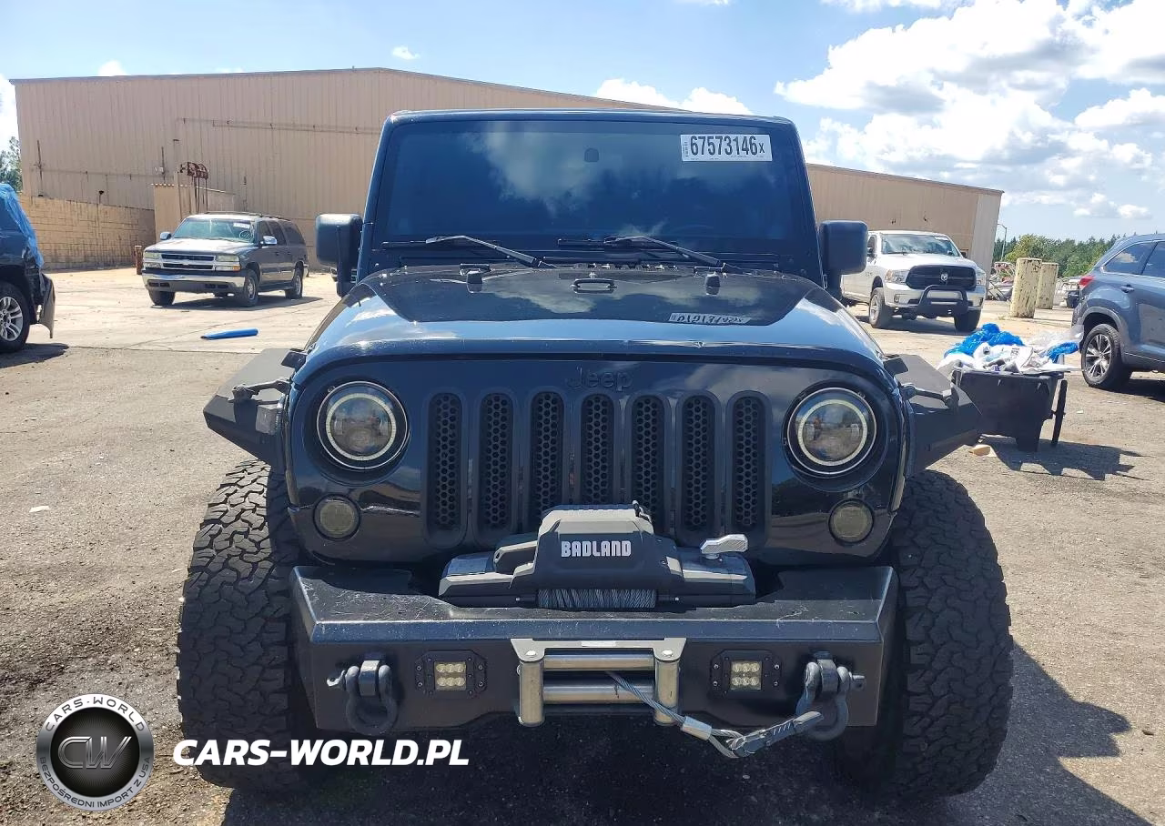 2012 Jeep Wrangler Unlimited Sahara VIN:1C4BJWEG1CL190165 - 5