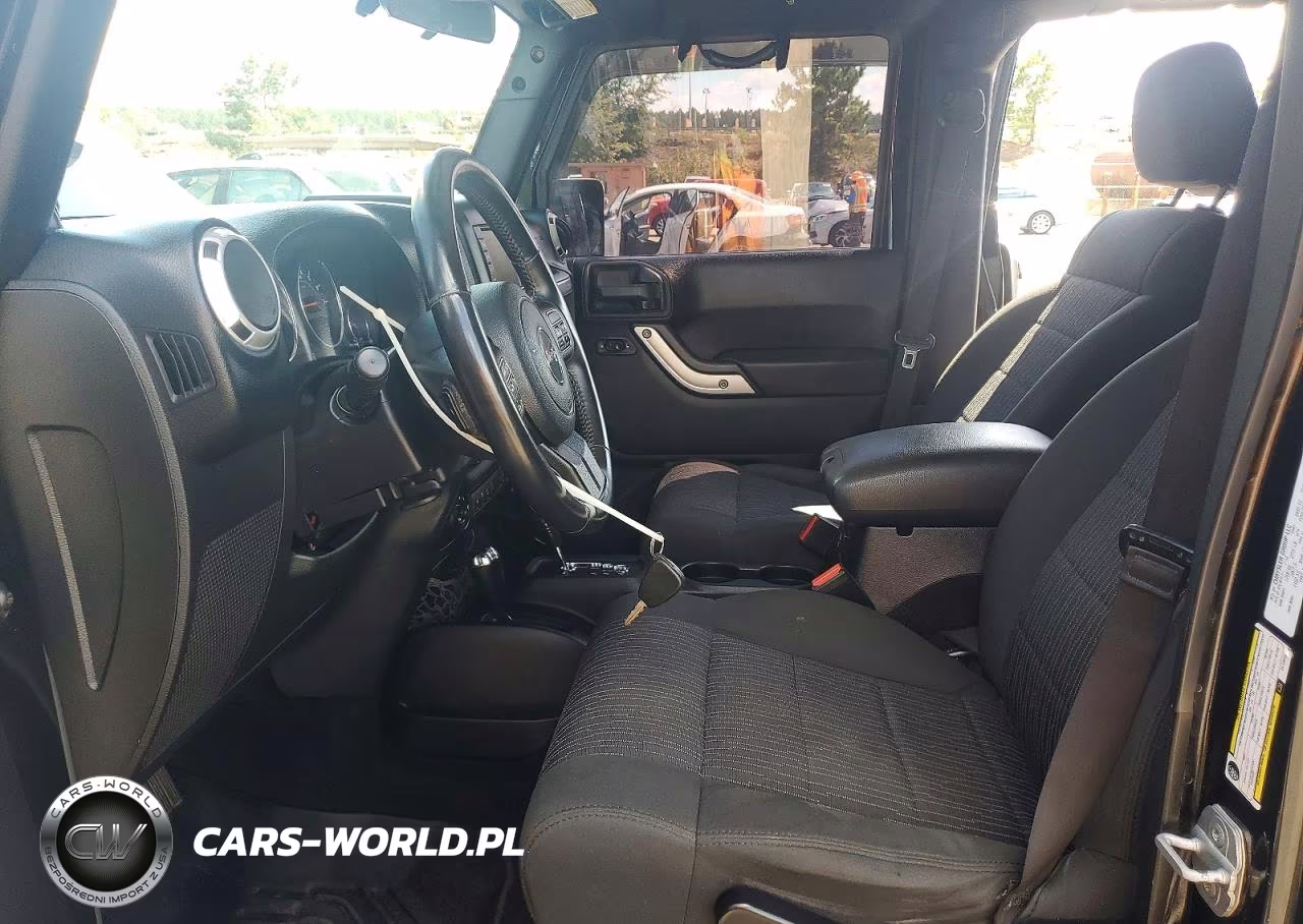 2012 Jeep Wrangler Unlimited Sahara VIN:1C4BJWEG1CL190165 - 7