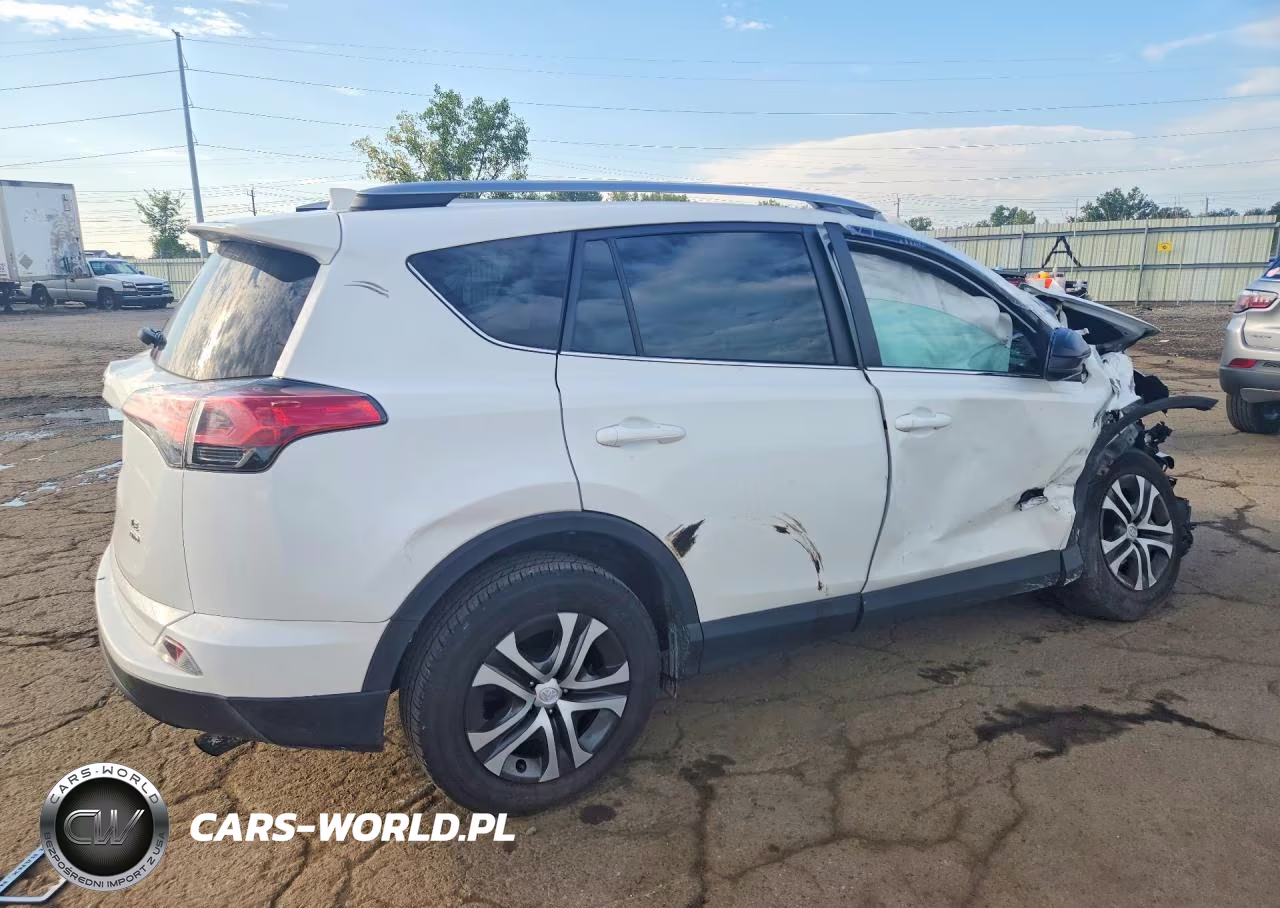 2018 Toyota Rav4 Le VIN:2T3BFREV3JW757620 - 3