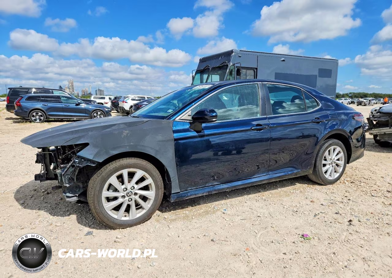 2021 Toyota Camry Le VIN:4T1C11AK1MU611701 - 1