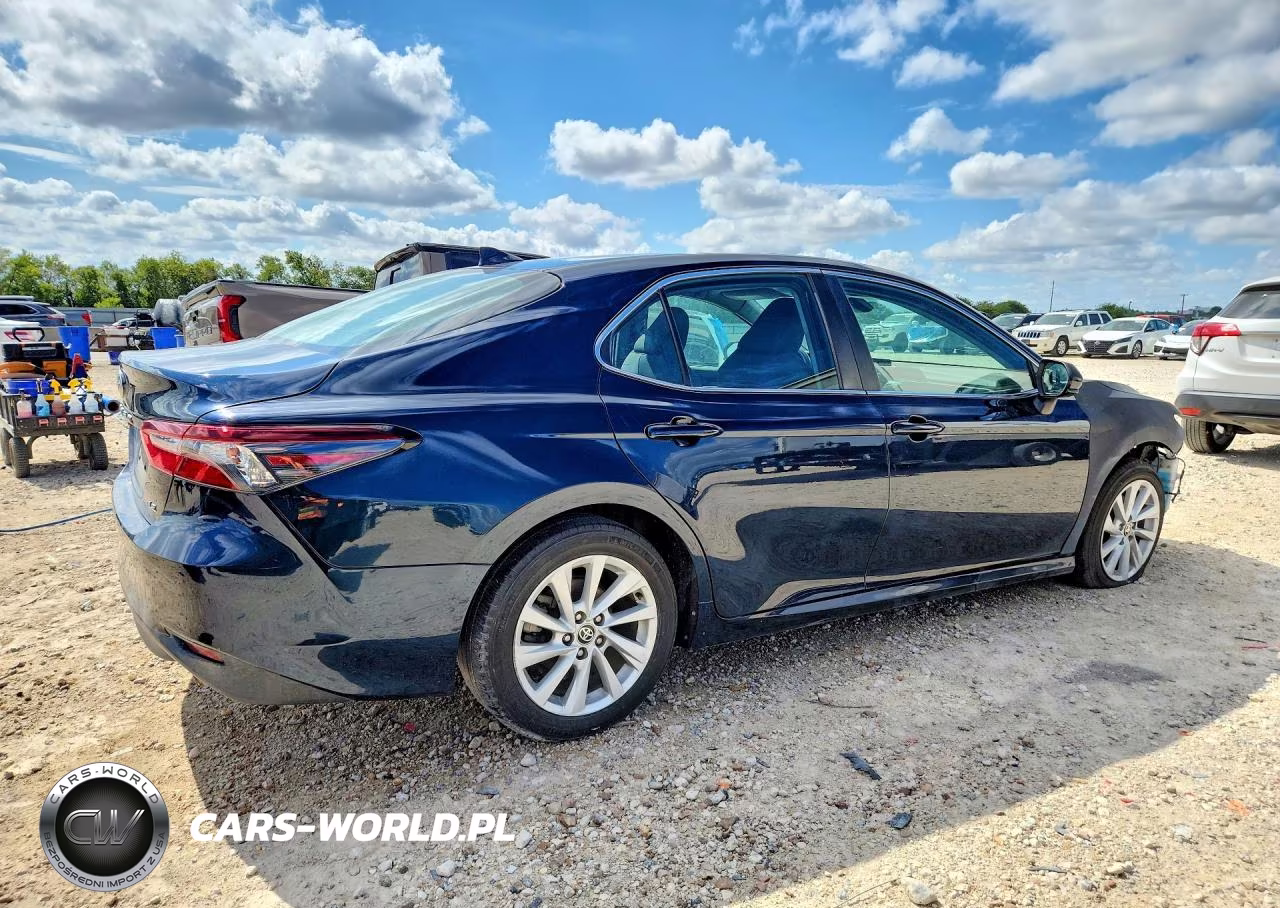 2021 Toyota Camry Le VIN:4T1C11AK1MU611701 - 3