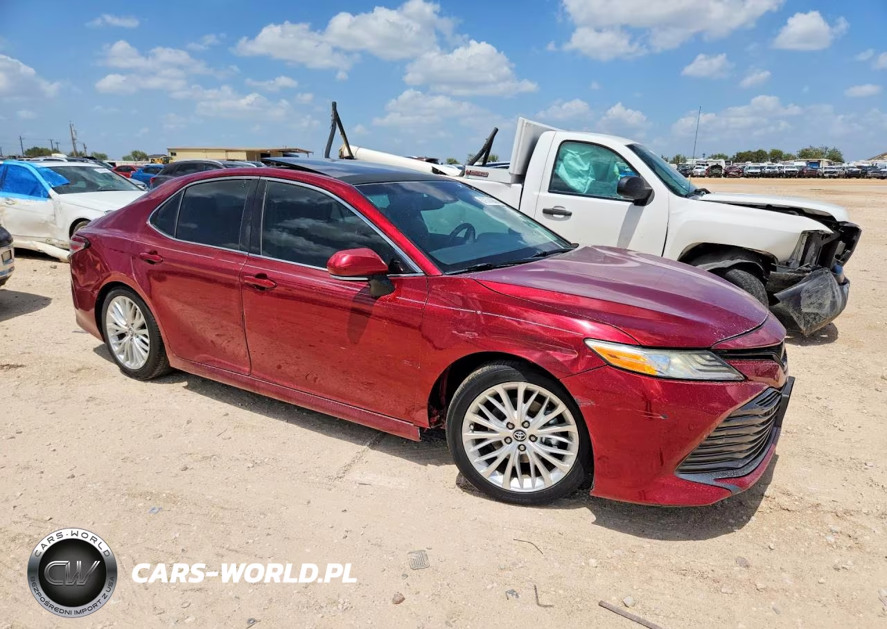 2018 Toyota Camry Xle VIN:4T1B11HKXJU517359 - 4