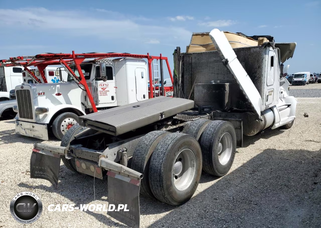 2014 Kenworth T660 Semi Truck VIN:1XKADP9X4EJ391046 - 4