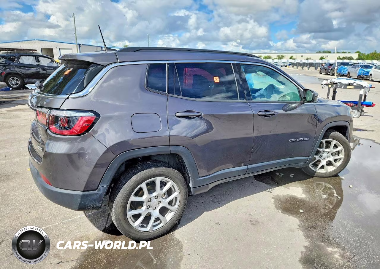 2024 Jeep Compass Latitude Lux VIN:3C4NJDFN4RT158239 - 3