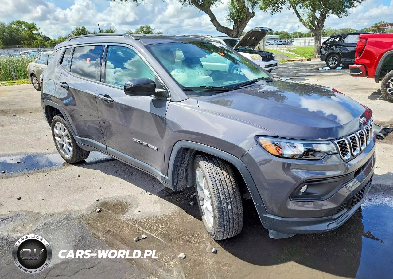 2024 Jeep Compass Latitude Lux VIN:3C4NJDFN4RT158239 - 4