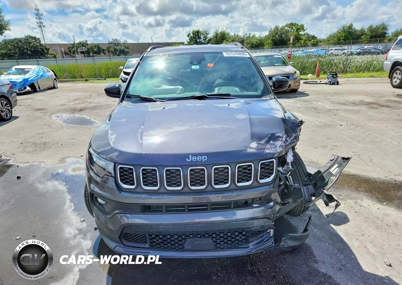 2024 Jeep Compass Latitude Lux VIN:3C4NJDFN4RT158239 - 5