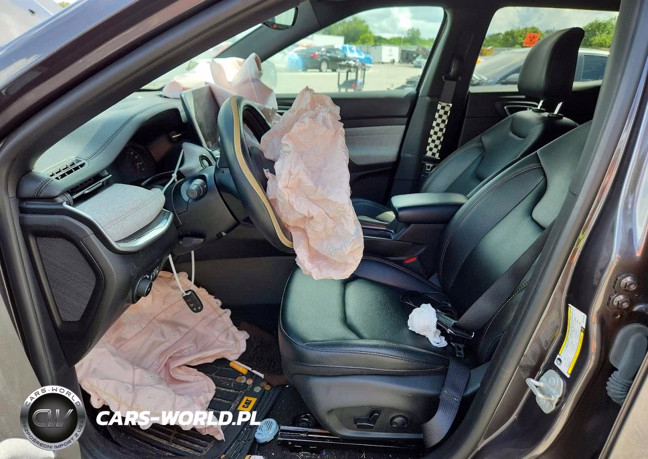 2024 Jeep Compass Latitude Lux VIN:3C4NJDFN4RT158239 - 7