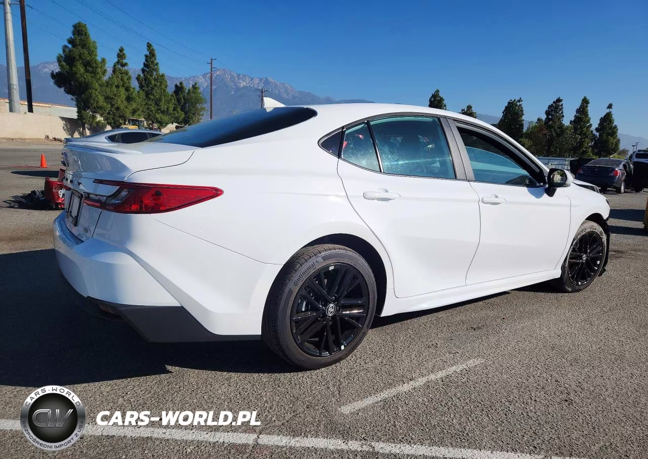 2026 Toyota Camry Se VIN:4T1DAACKXTU770703 - 3
