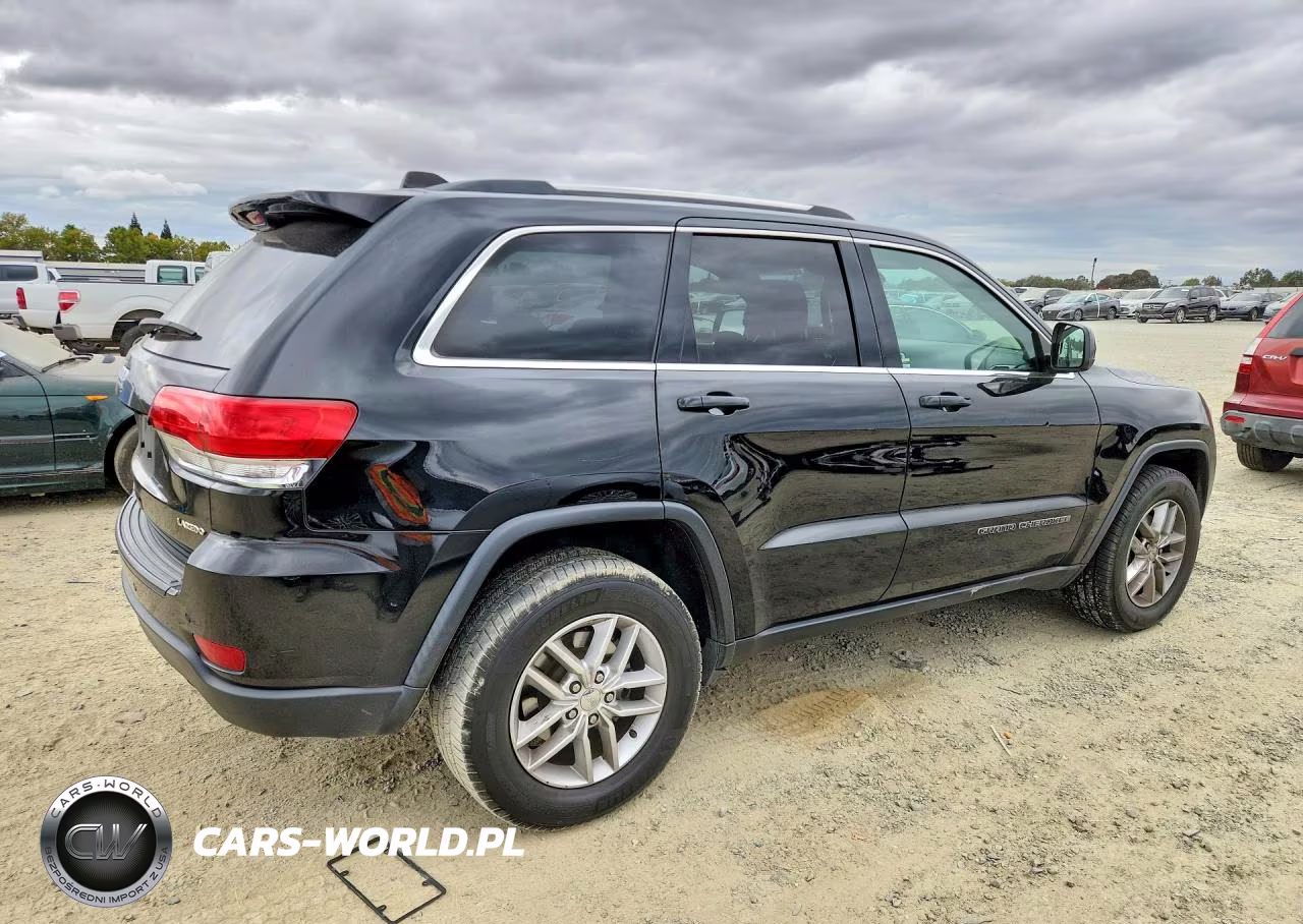 2018 Jeep Grand Cherokee Laredo VIN:1C4RJFAG2JC268163 - 3