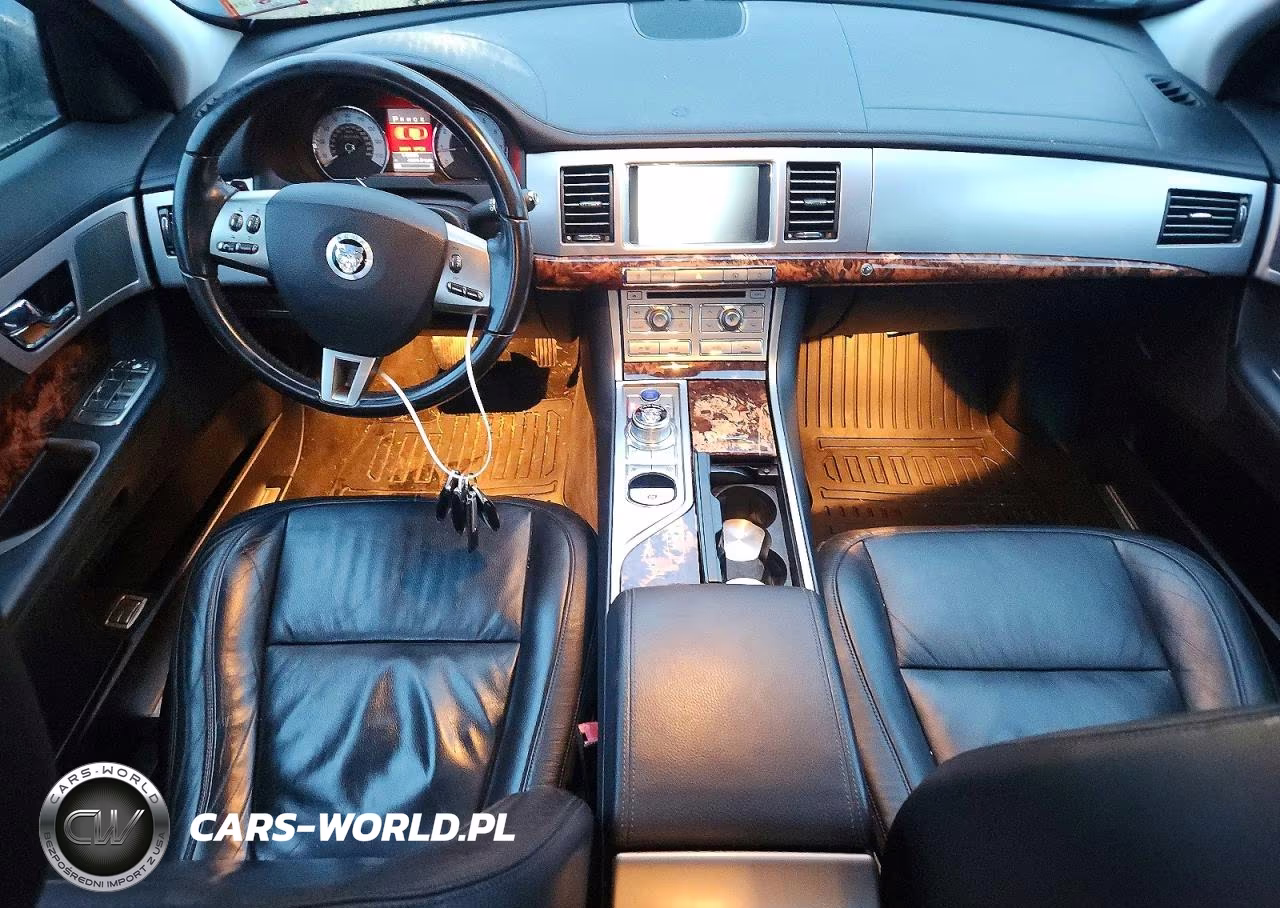2011 Jaguar Xf VIN:SAJWA0FB4BLR93425 - 8