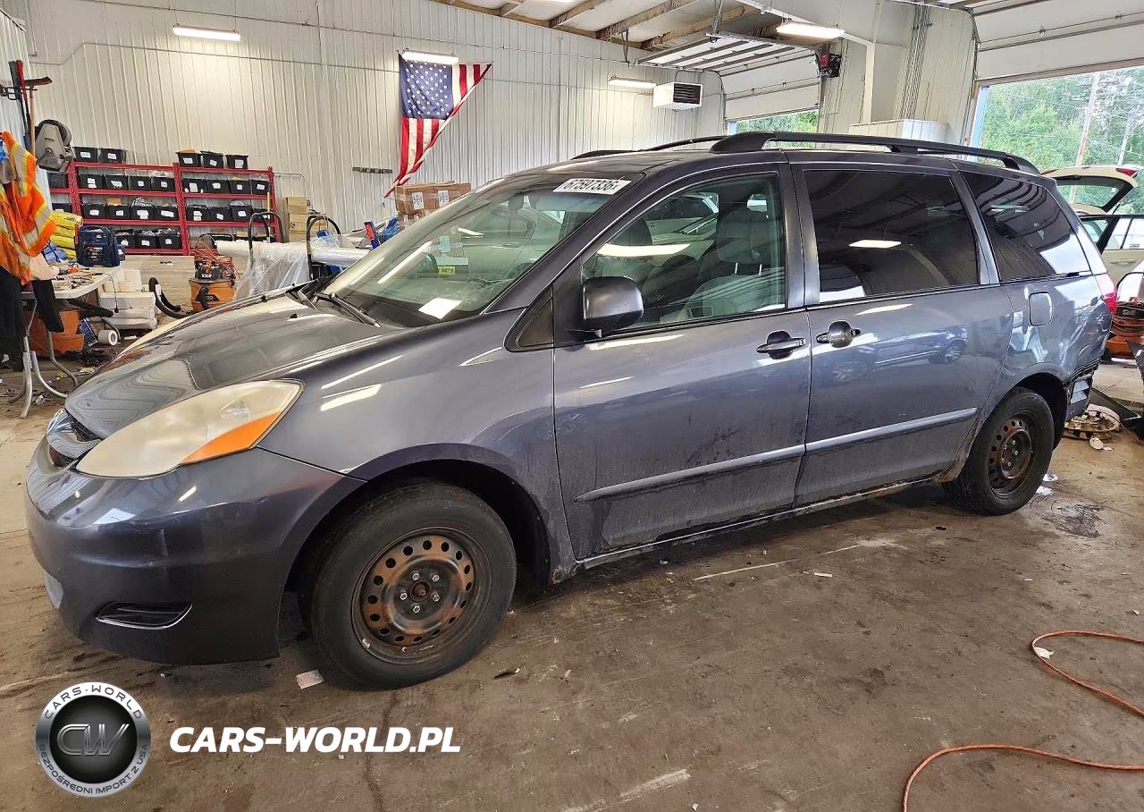 2009 Toyota Sienna Le 8-Passenger