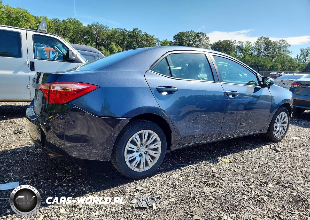 2017 Toyota Corolla Le VIN:2T1BURHE0HC922075 - 3
