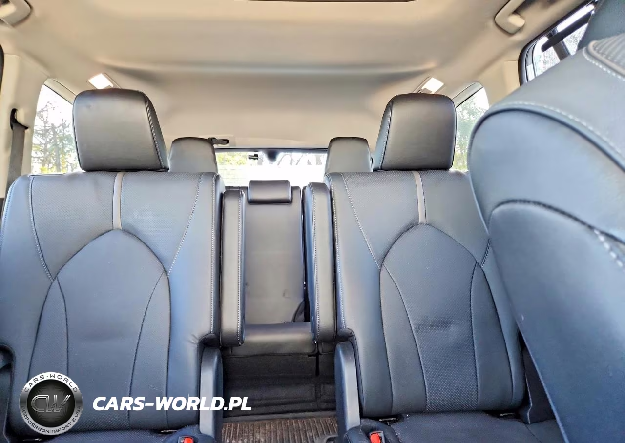 2026 Toyota Grand Highlander Platinum VIN:5TDAAAB56TS130561 - 10