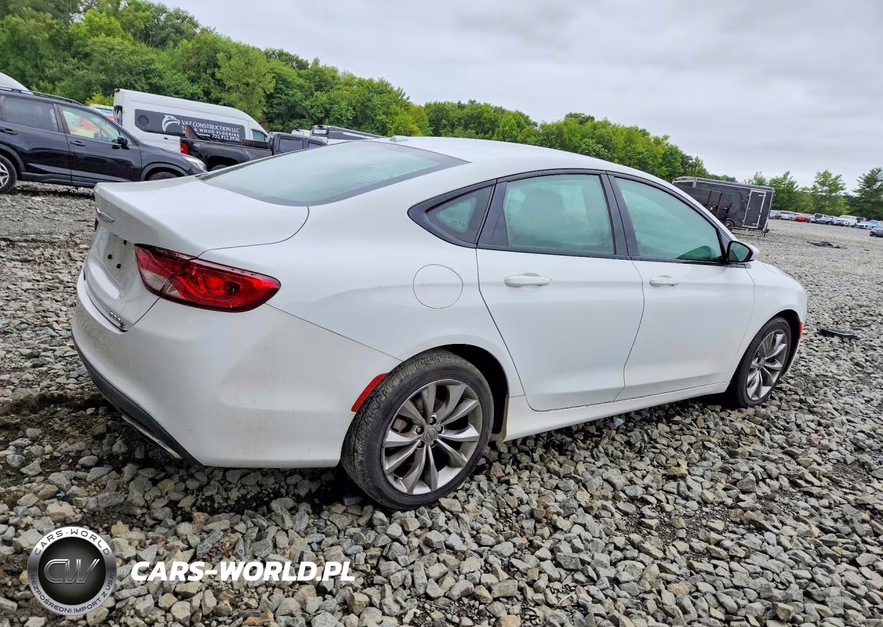2015 Chrysler 200 S VIN:1C3CCCBB3FN648128 - 3