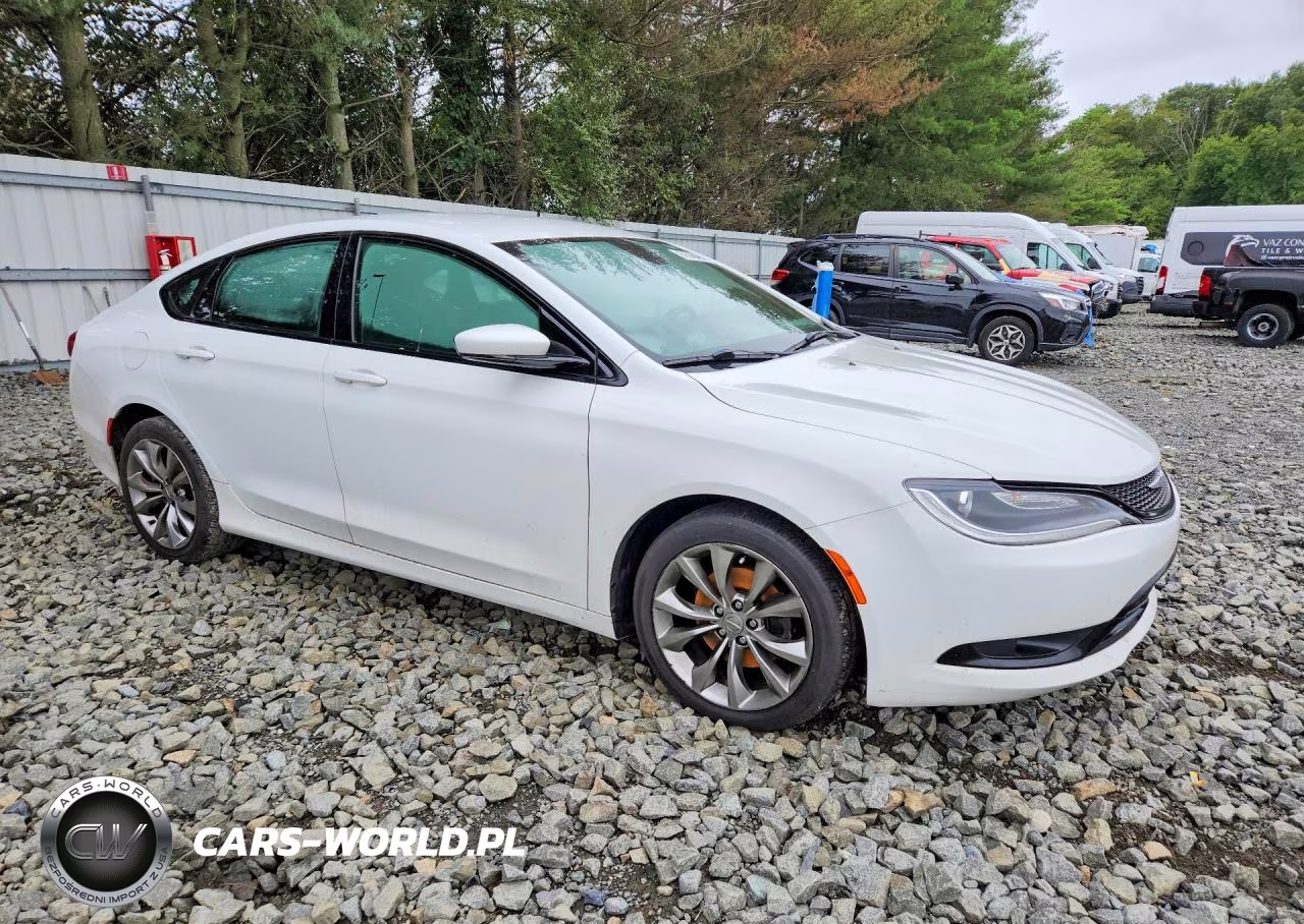 2015 Chrysler 200 S VIN:1C3CCCBB3FN648128 - 4