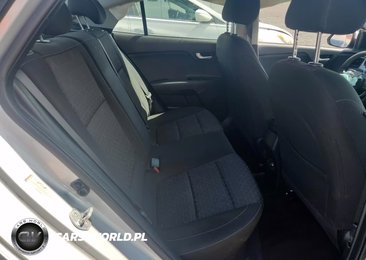 2020 Kia Rio S VIN:3KPA24AD9LE328083 - 10