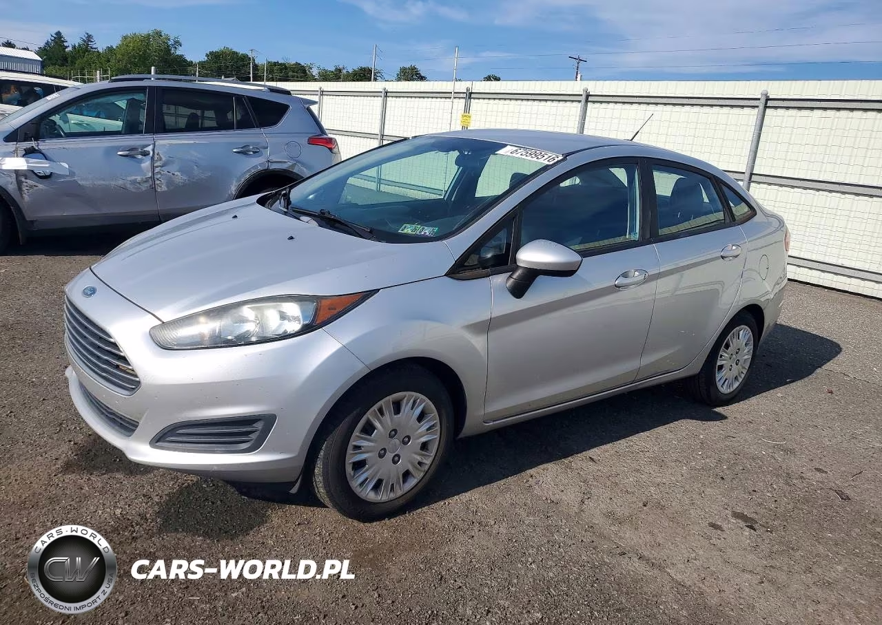 2015 Ford Fiesta S – zdjęcie 1 z 12