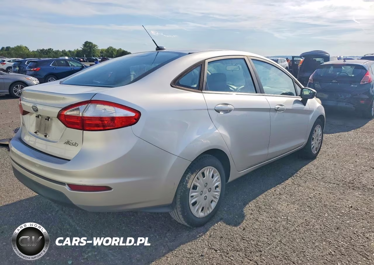 2015 Ford Fiesta S VIN:3FADP4AJ6FM218810 - 3
