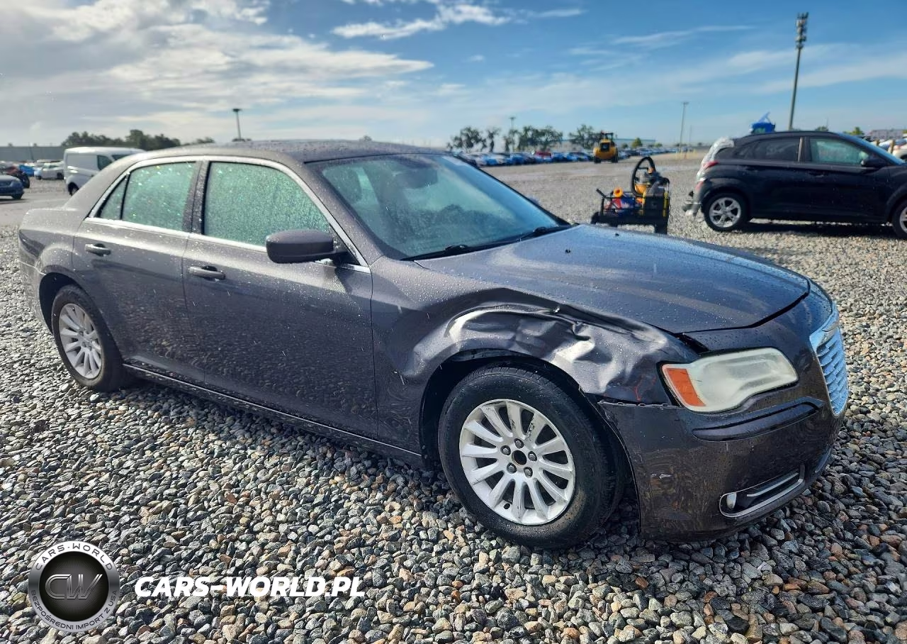 2013 Chrysler 300 VIN:2C3CCAAG3DH577617 - 4