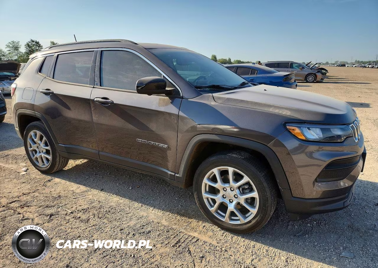 2022 Jeep Compass Latitude Lux VIN:3C4NJDFB6NT236228 - 4