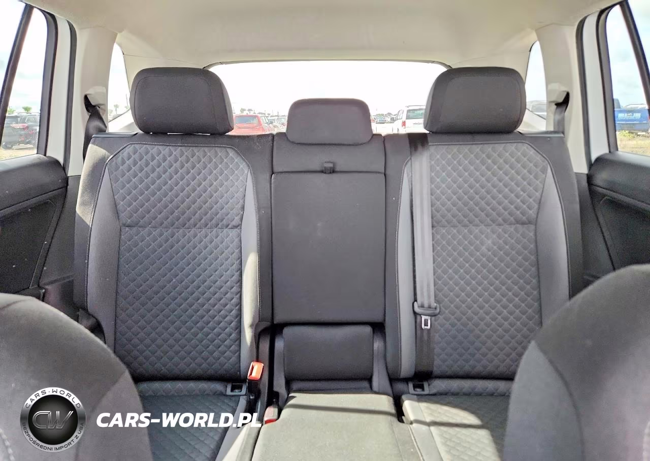 2018 Volkswagen Tiguan S VIN:3VV1B7AX7JM066757 - 10