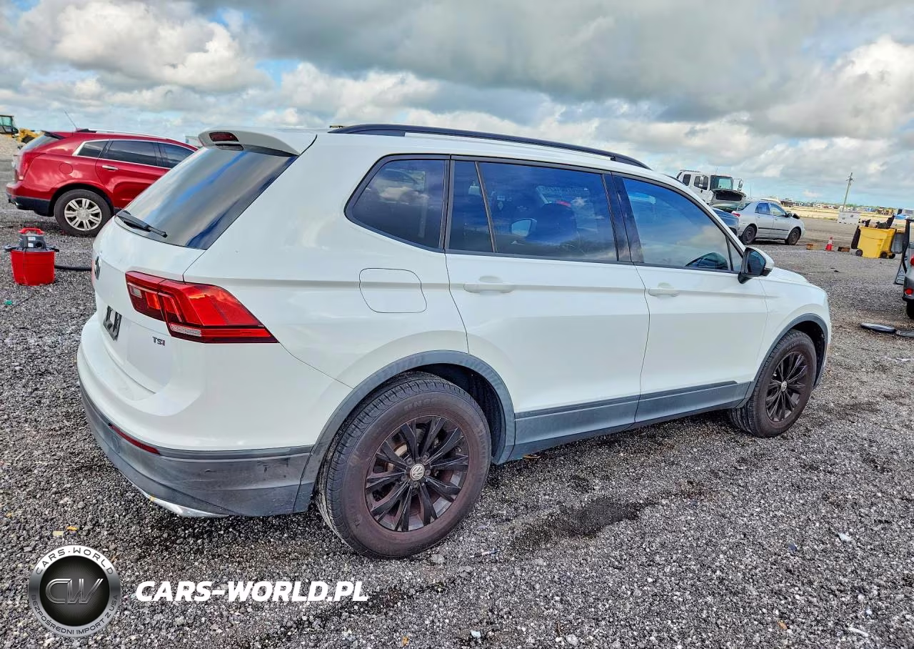 2018 Volkswagen Tiguan S VIN:3VV1B7AX7JM066757 - 3