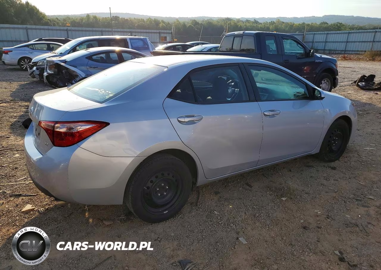 2017 Toyota Corolla Le VIN:2T1BURHE7HC904589 - 3