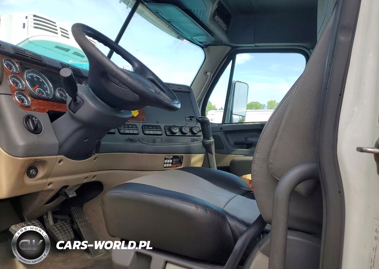 2017 Freightliner Cascadia 125 Semi Truck VIN:1FUBGEDV2HLJH1564 - 7