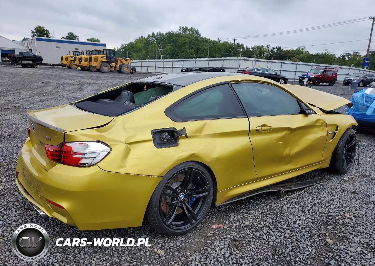 2015 BMW M4 VIN:WBS3R9C52FK333515 - 3