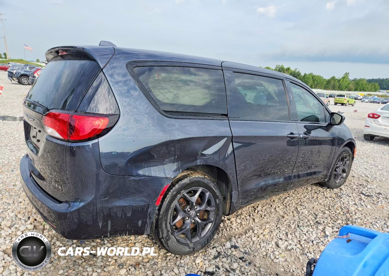 2019 Chrysler Pacifica Touring Plus VIN:2C4RC1FG0KR630506 - 3