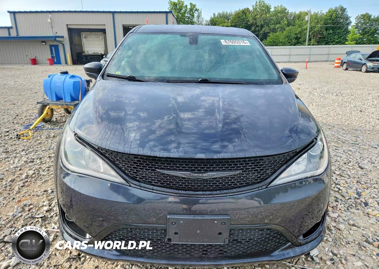 2019 Chrysler Pacifica Touring Plus VIN:2C4RC1FG0KR630506 - 5