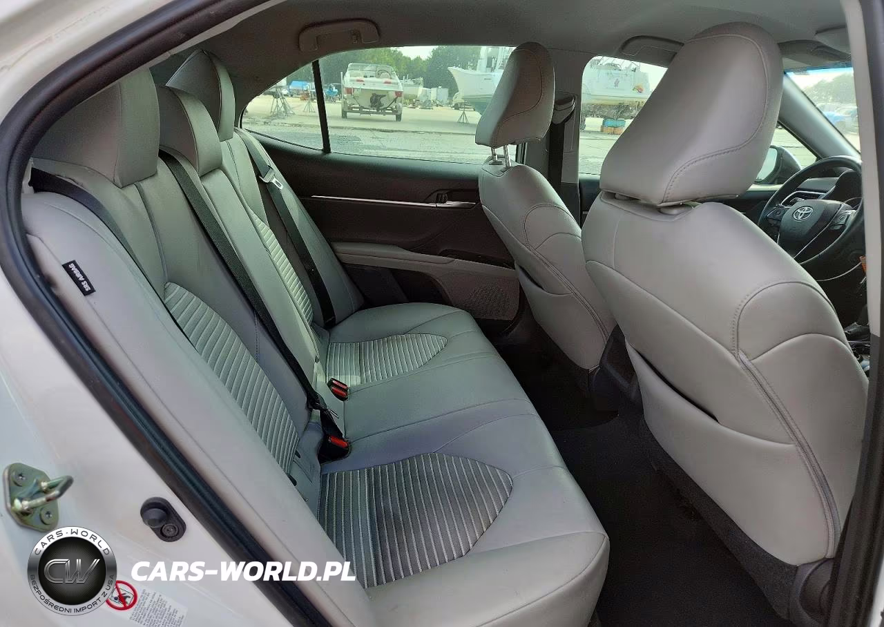 2018 Toyota Camry Se VIN:4T1B11HK3JU661822 - 10