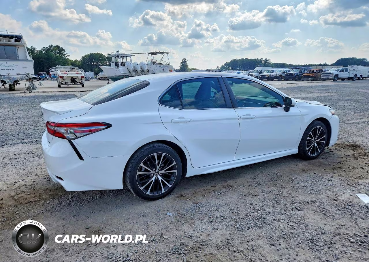 2018 Toyota Camry Se VIN:4T1B11HK3JU661822 - 3