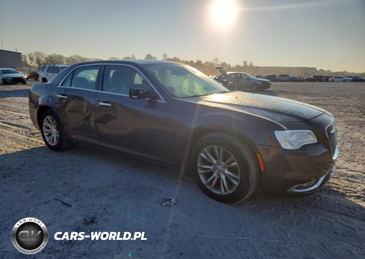 2017 Chrysler 300C VIN:2C3CCAEG4HH552032 - 4