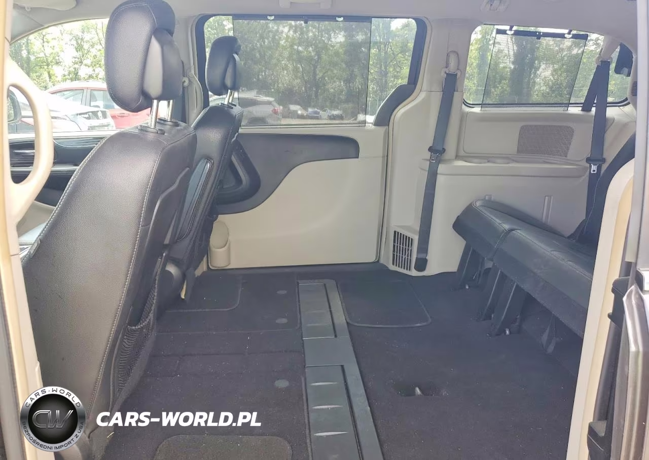2016 Chrysler Town & Country Touring VIN:2C4RC1BGXGR137963 - 11