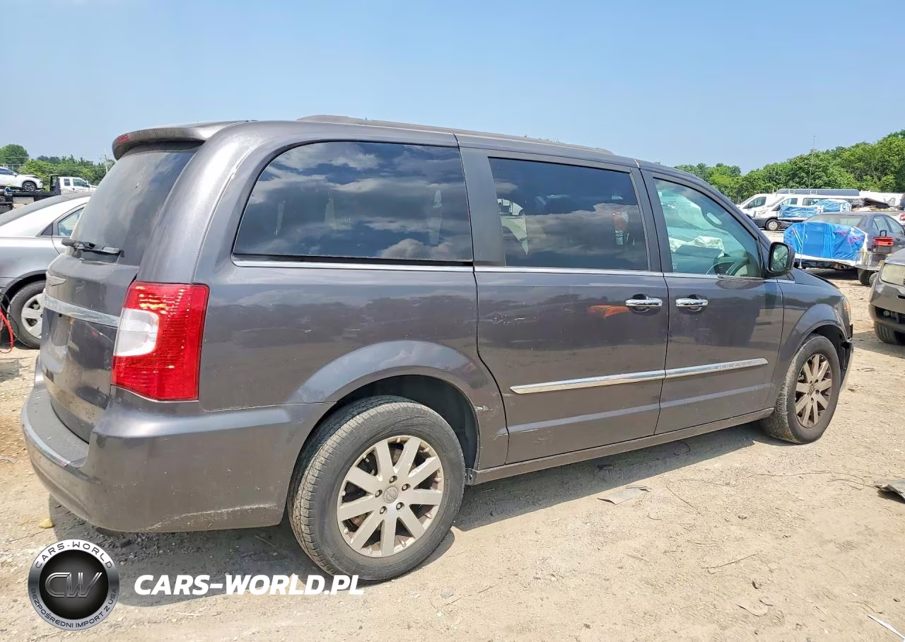 2016 Chrysler Town & Country Touring VIN:2C4RC1BGXGR137963 - 3
