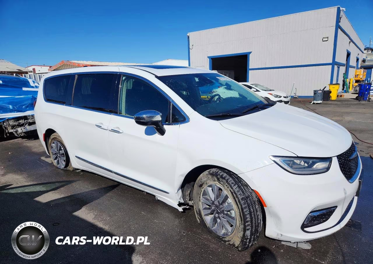 2023 Chrysler Pacifica Hybrid Limited VIN:2C4RC1S72PR626826 - 4