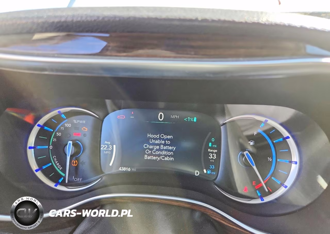 2023 Chrysler Pacifica Hybrid Limited VIN:2C4RC1S72PR626826 - 9