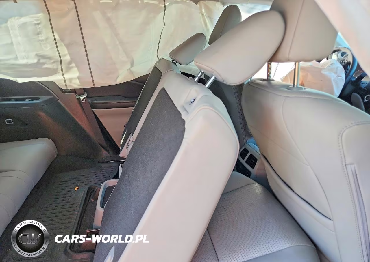2018 Honda Pilot Elite VIN:5FNYF6H07JB060739 - 11