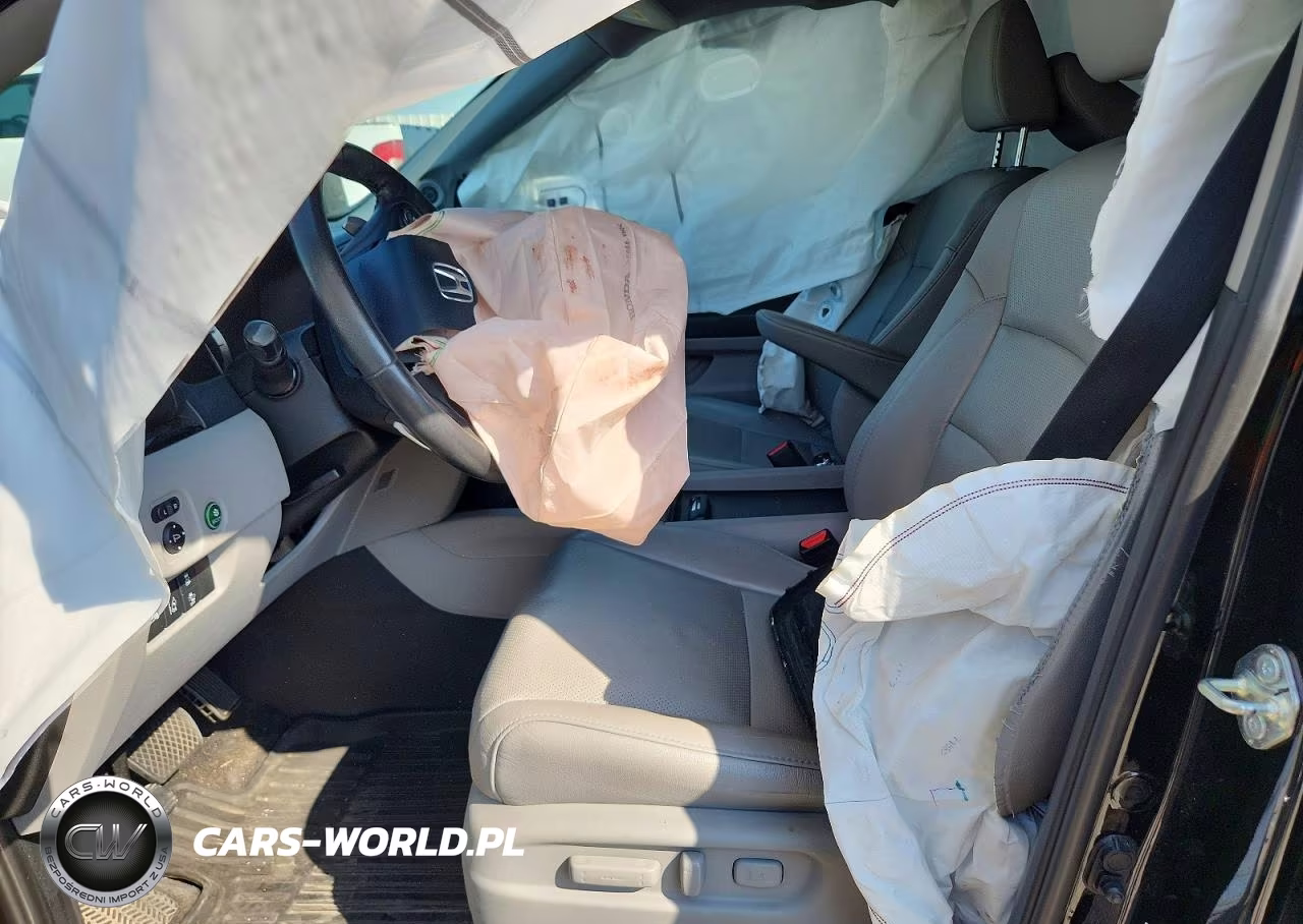 2018 Honda Pilot Elite VIN:5FNYF6H07JB060739 - 7