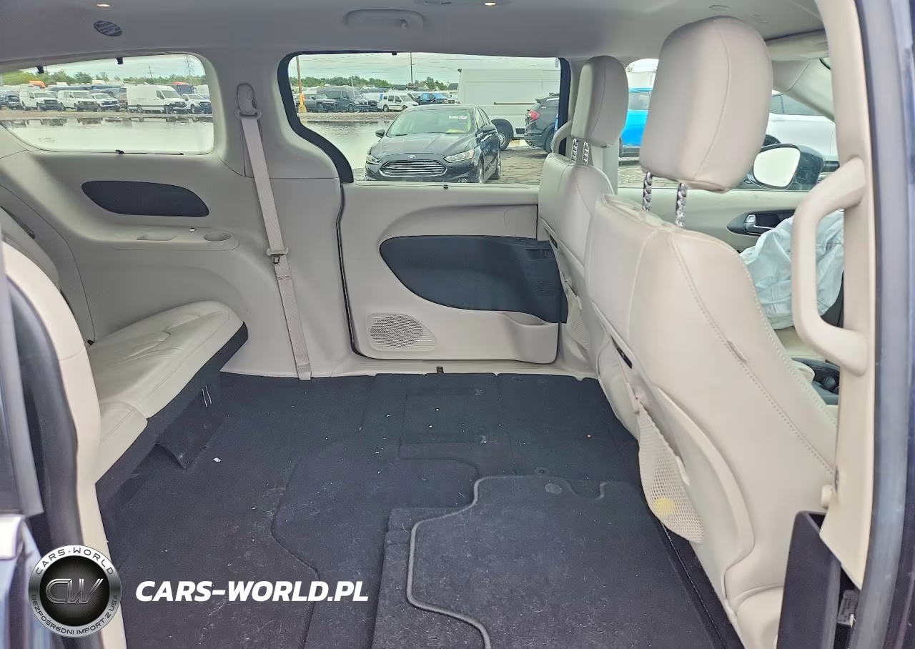 2021 Chrysler Pacifica Touring L VIN:2C4RC1BG4MR555785 - 11