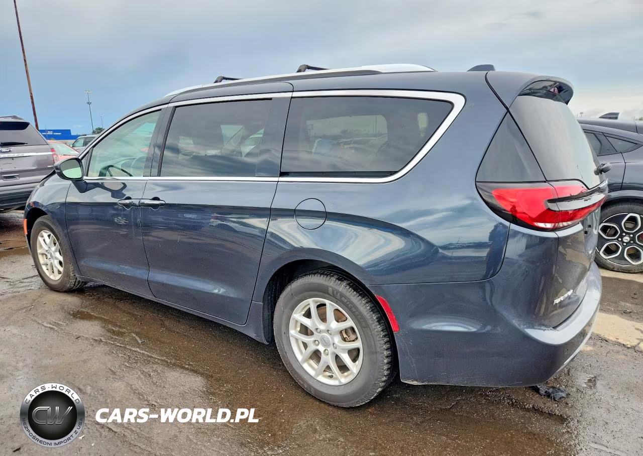 2021 Chrysler Pacifica Touring L VIN:2C4RC1BG4MR555785 - 2