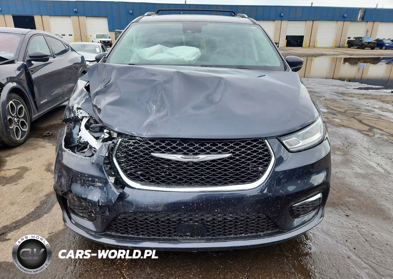 2021 Chrysler Pacifica Touring L VIN:2C4RC1BG4MR555785 - 5
