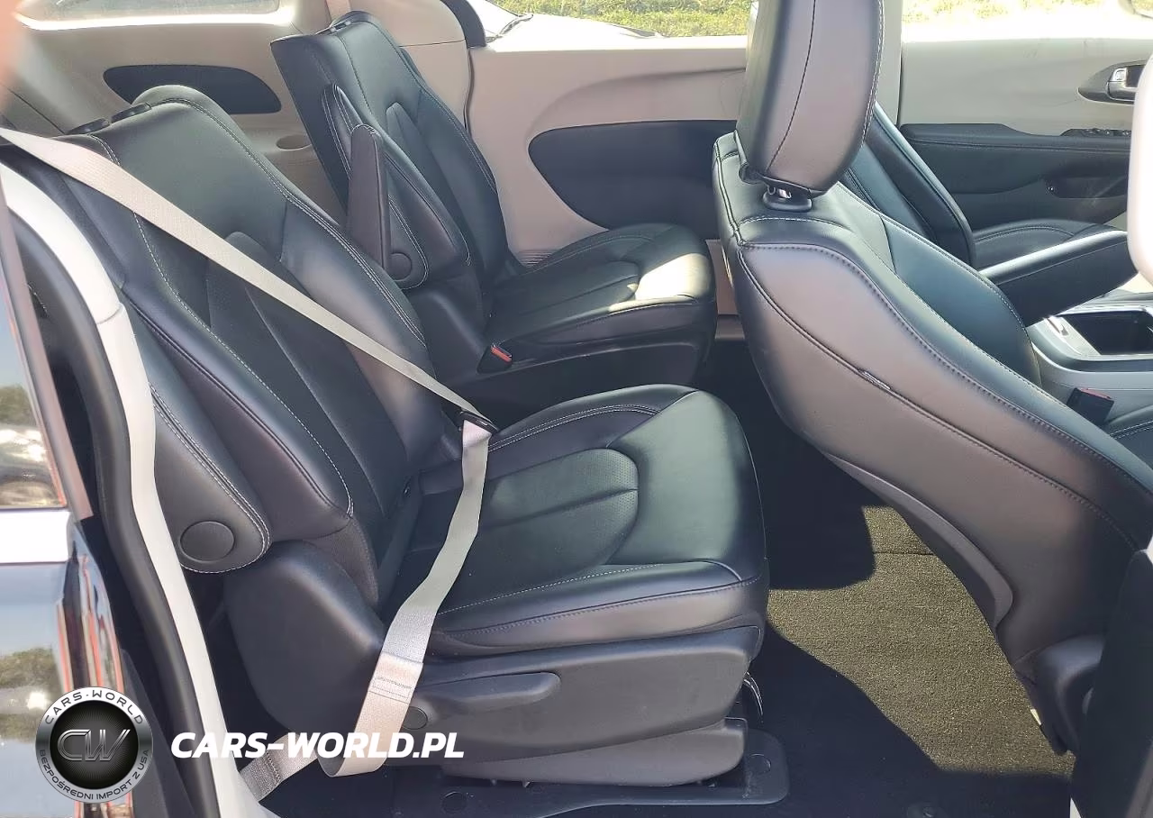 2024 Chrysler Pacifica Hybrid Select VIN:2C4RC1S77RR196729 - 11