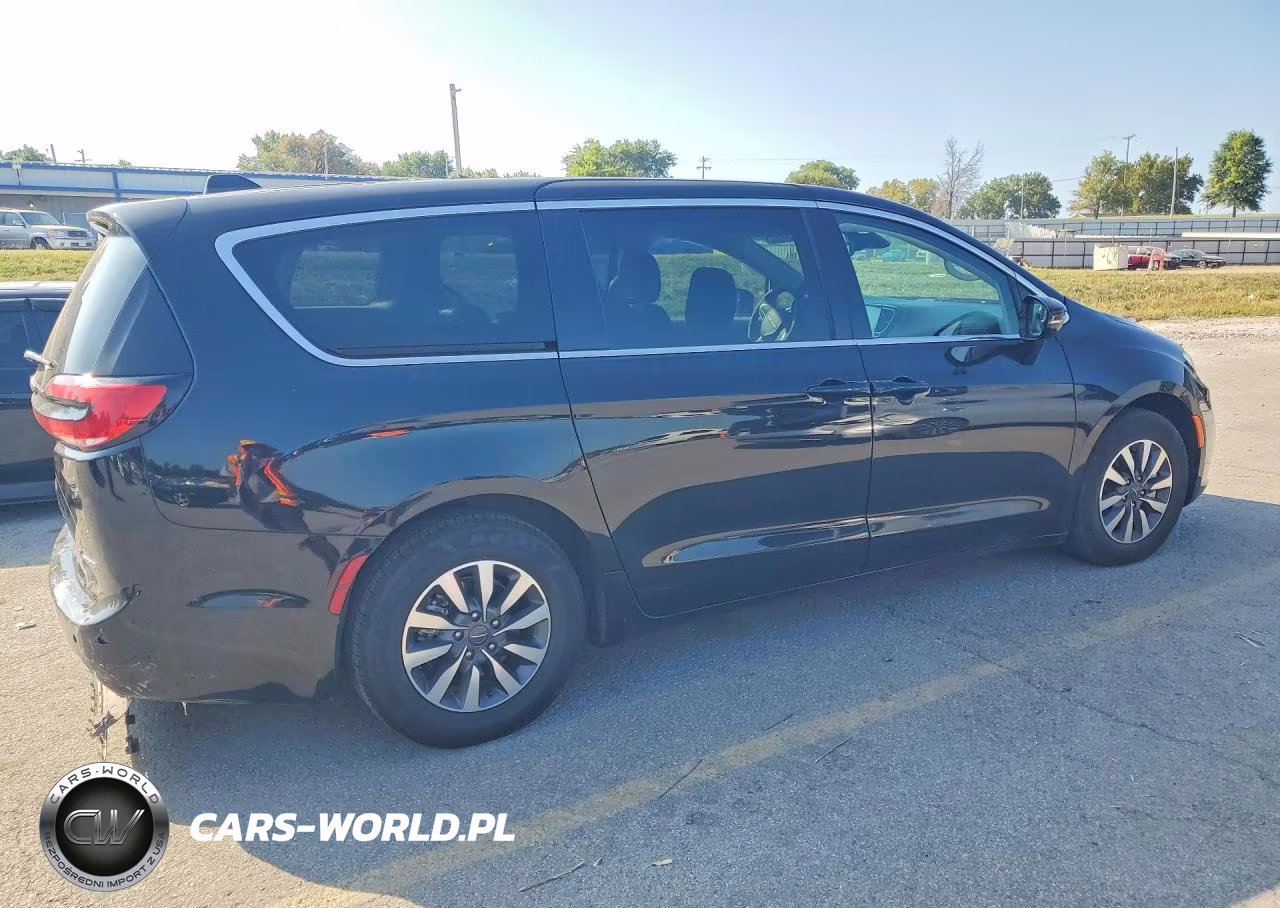 2024 Chrysler Pacifica Hybrid Select VIN:2C4RC1S77RR196729 - 3