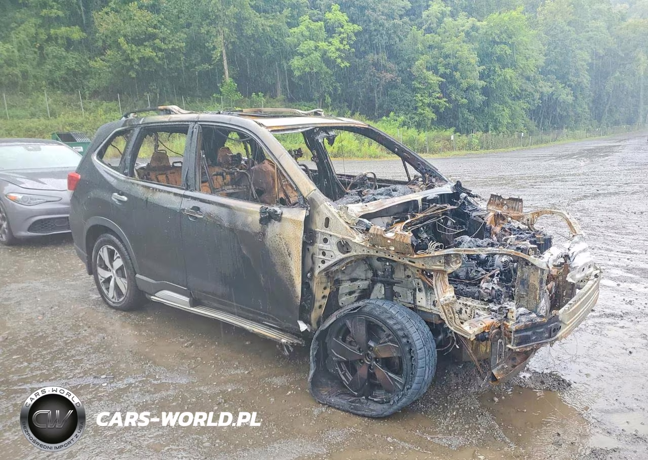 2019 Subaru Forester Touring VIN:JF2SKAWC6KH500213 - 4