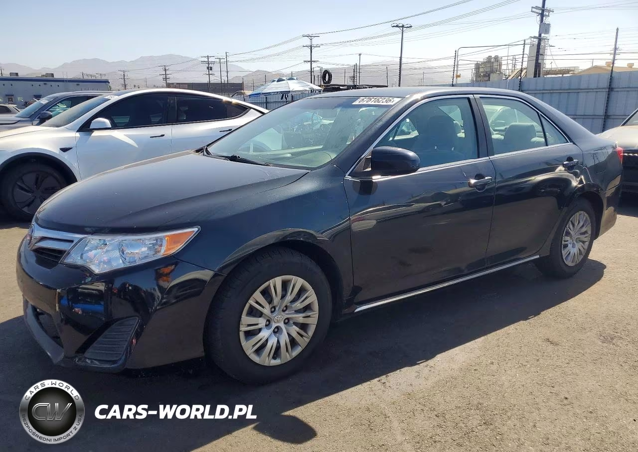2012 Toyota Camry Le – zdjęcie 1 z 12