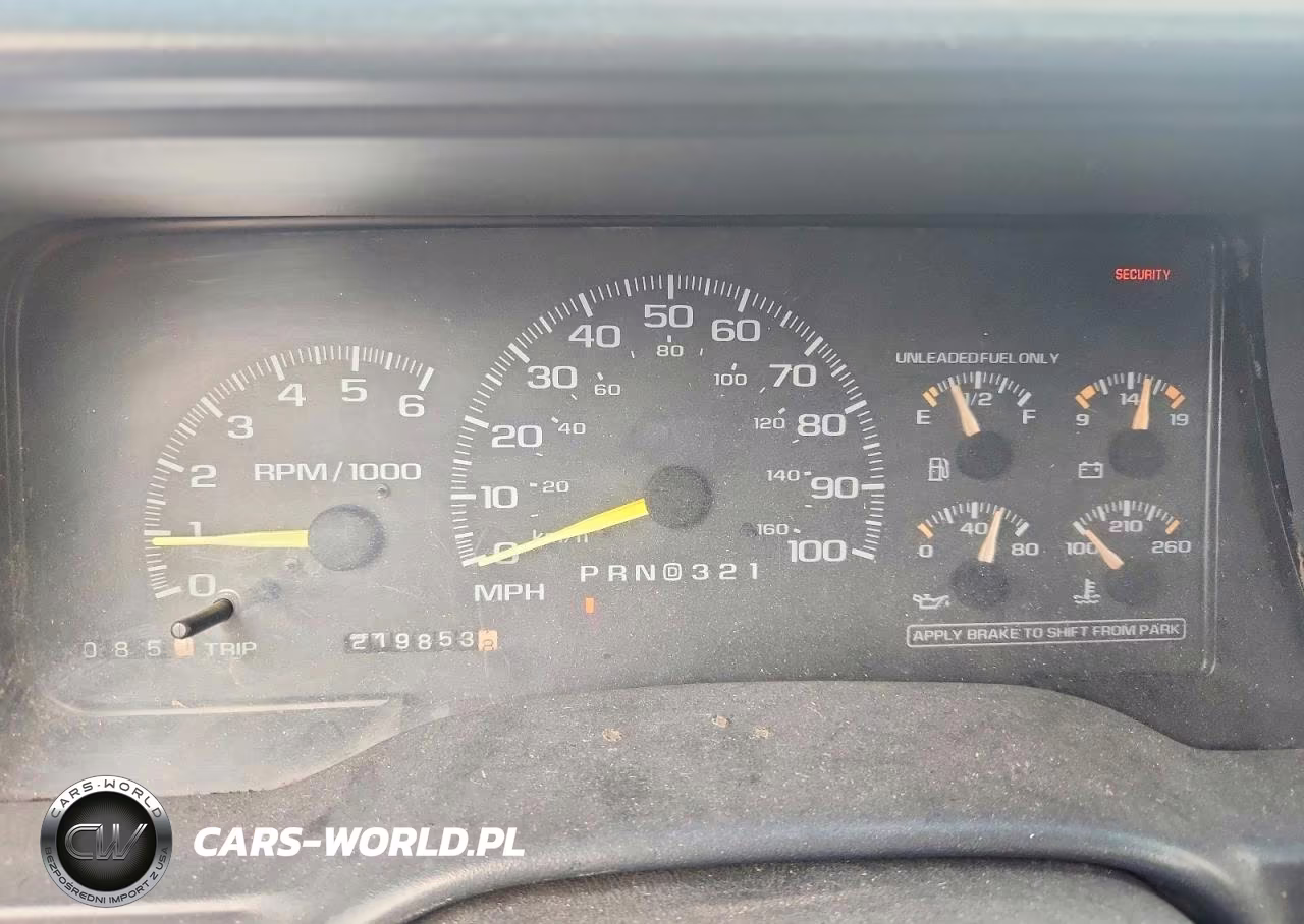 1999 Chevrolet Suburban C1500 VIN:3GNEC16R2XG105645 - 9